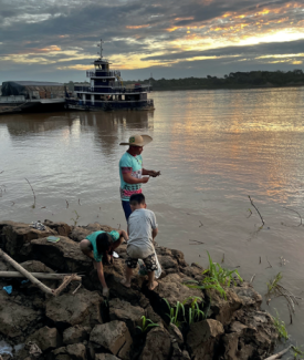 Indigene am Amazonas