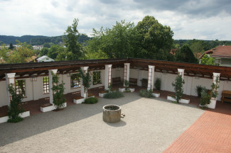 Innenhof Emmauskirche