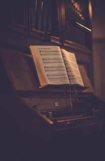 Orgel und Noten